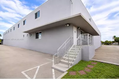 2290 W 8th Ave, Hialeah, FL 33010 - Photo 37