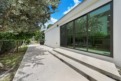 180 SW 38th Ct, Miami, FL 33134 - Photo 15