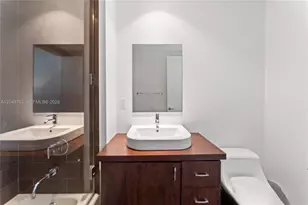 1040 Biscayne Blvd, Miami, FL 33132 - Photo 9