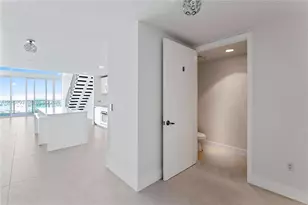 1040 Biscayne Blvd, Miami, FL 33132 - Photo 3