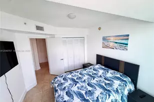41 SE 5th St, Miami, FL 33131 - Photo 3