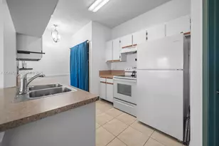 18308 NW 68th Ave, Hialeah, FL 33015 - Photo 11