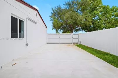 1720 NW 67th St, Miami, FL 33147 - Photo 25