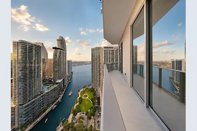 77 SE 5th Street #UPH01, Miami, FL 33131 - Photo 15