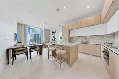 77 SE 5th Street #UPH01, Miami, FL 33131 - Photo 3