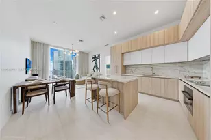 77 SE 5th St, Miami, FL 33131 - Photo 3