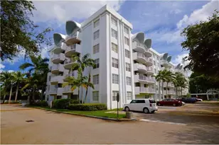 498 NW 165th St Rd, Miami, FL 33169 - Photo 17