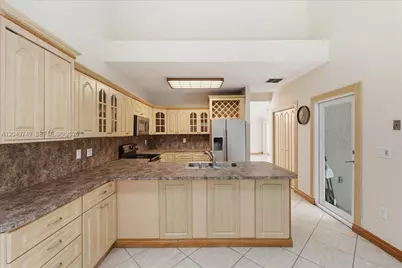 10545 NW 43rd Ter, Doral, FL 33178 - Photo 15