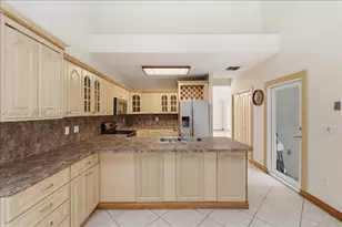 10545 NW 43rd Terrace, Doral, FL 33178 - Photo 15