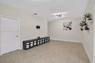 490 NW 102nd Terrace, Pembroke Pines, FL 33026 - Photo 11