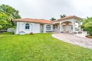 18390 SW 200th St, Miami, FL 33187 - Photo 3