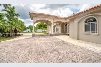 18390 SW 200th St, Miami, FL 33187 - Photo 9