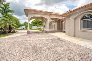 18390 SW 200th St, Miami, FL 33187 - Photo 9