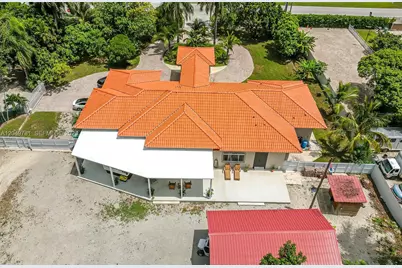 18390 SW 200th St, Miami, FL 33187 - Photo 13