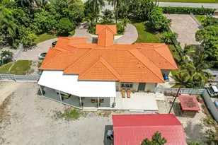 18390 SW 200th St, Miami, FL 33187 - Photo 13