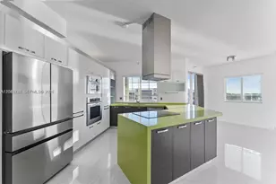 10720 NW 66th St, Doral, FL 33178 - Photo 15