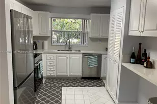 9201 Sunrise Lakes Blvd, Sunrise, FL 33322 - Photo 5