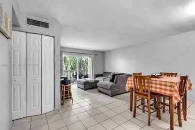 7400 Miami Lakes Dr #D205, Miami Lakes, FL 33014 - Photo 5
