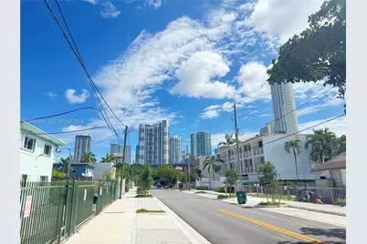 469 SW 3rd St #9, Miami, FL 33130 - Photo 1
