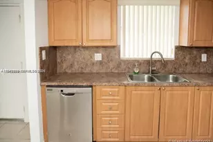 9365 Fontainebleau Blvd, Miami, FL 33172 - Photo 17