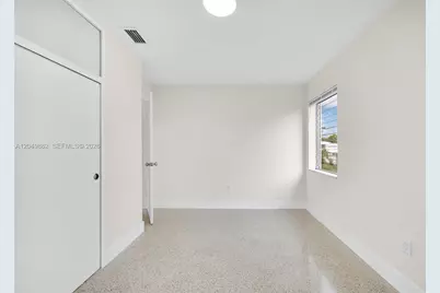 1380 W 60th Ter, Hialeah, FL 33012 - Photo 11