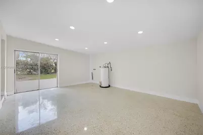 1380 W 60th Ter, Hialeah, FL 33012 - Photo 31