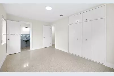 1380 W 60th Ter, Hialeah, FL 33012 - Photo 5