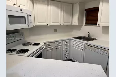 8333 Lake Dr #102, Doral, FL 33166 - Photo 9
