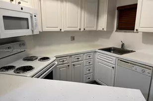 8333 Lake Dr, Doral, FL 33166 - Photo 9