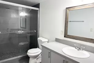 8333 Lake Dr, Doral, FL 33166 - Photo 15
