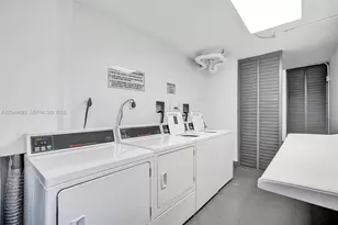 20400 W Country Club Dr, Aventura, FL 33180 - Photo 25