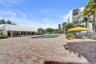 20400 W Country Club Dr, Aventura, FL 33180 - Photo 27
