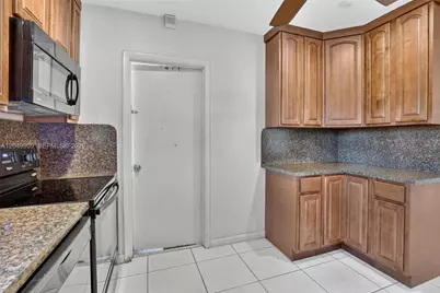 130 NW 78th Ave, Pembroke Pines, FL 33024 - Photo 13
