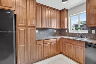 130 NW 78th Ave, Pembroke Pines, FL 33024 - Photo 15