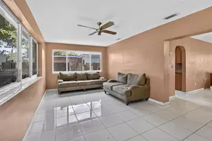 130 NW 78th Ave, Pembroke Pines, FL 33024 - Photo 9