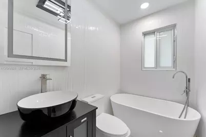 2055 NW 9th St, Delray Beach, FL 33445 - Photo 25