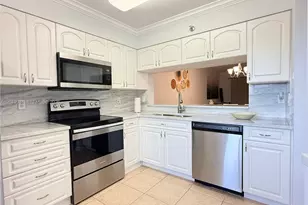 2206 S Cypress Bend Dr, Pompano Beach, FL 33069 - Photo 7