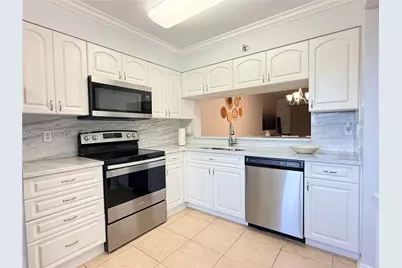 2206 S Cypress Bend Dr #508, Pompano Beach, FL 33069 - Photo 9