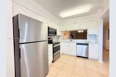 2206 S Cypress Bend Dr #508, Pompano Beach, FL 33069 - Photo 7