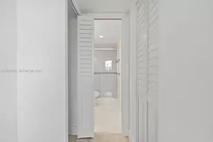 401 Ocean Dr, Miami Beach, FL 33139 - Photo 13