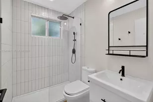 428 Collins Ave, Miami Beach, FL 33139 - Photo 15