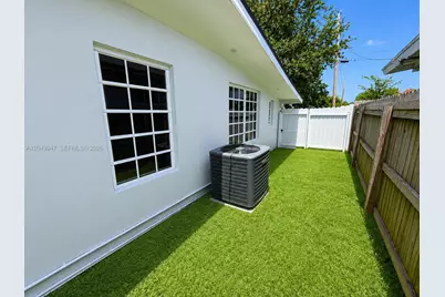 2649 Key Largo Ln #., Fort Lauderdale, FL 33312 - Photo 9
