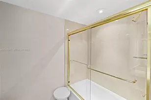 5025 Collins Ave, Miami Beach, FL 33140 - Photo 25