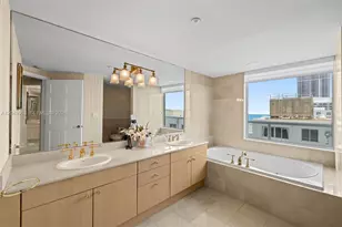 5025 Collins Ave, Miami Beach, FL 33140 - Photo 15