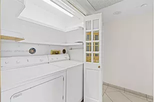 5025 Collins Ave, Miami Beach, FL 33140 - Photo 23