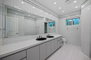 11530 NE 22nd Dr, North Miami, FL 33181 - Photo 27