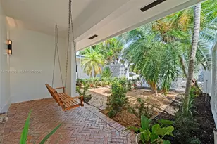 11530 NE 22nd Dr, North Miami, FL 33181 - Photo 5