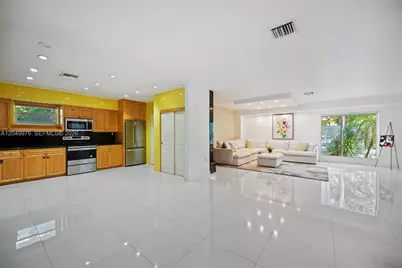 11530 NE 22nd Dr, North Miami, FL 33181 - Photo 13