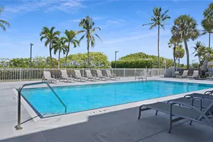 4301 Collins Ave, Miami Beach, FL 33140 - Photo 15