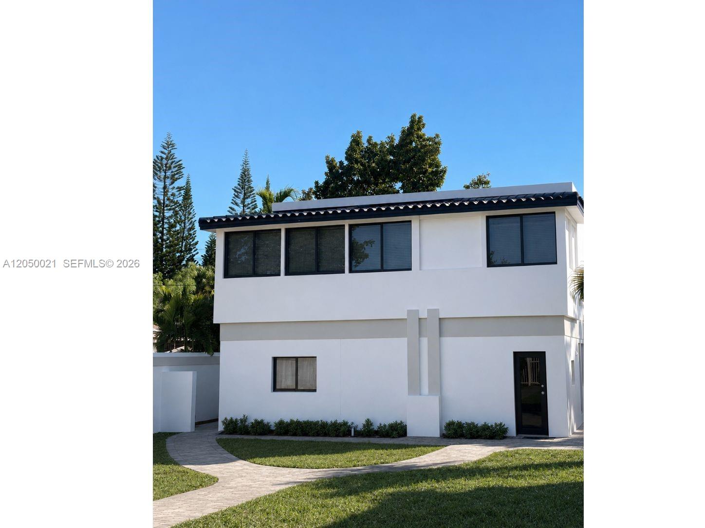 1920 SW 24th St #1 main architectural view